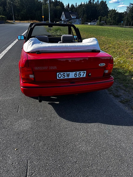 Ford Escort 2 of 5