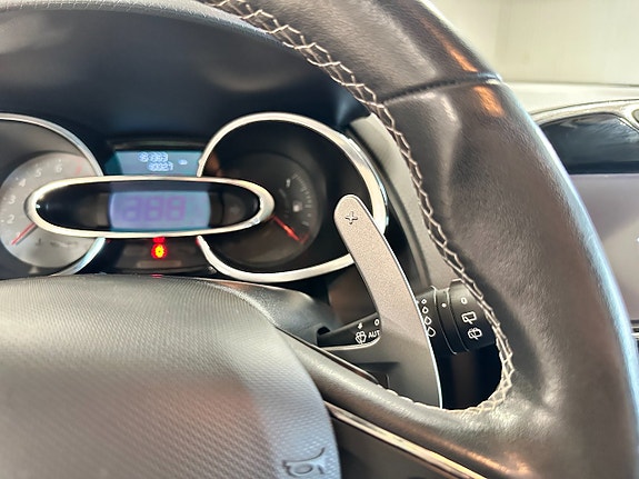 Renault Clio 27 of 30
