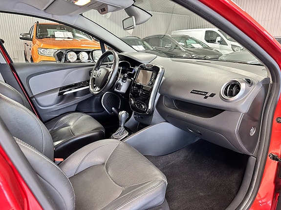 Renault Clio 10 of 30
