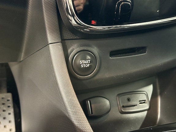 Renault Clio 28 of 30
