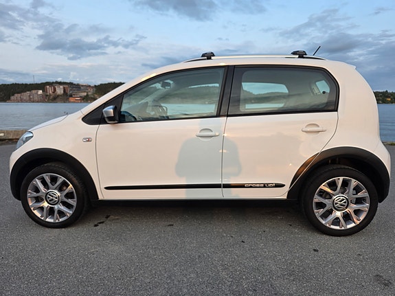 Volkswagen UP! 3 of 5