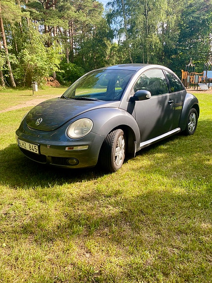 Volkswagen New Beetle 3 of 5