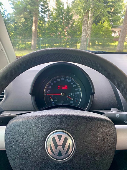 Volkswagen New Beetle 5 of 5