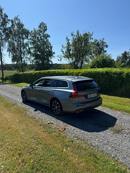 Volvo V60 2 of 5