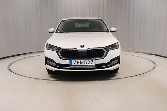 Skoda Octavia 2 of 5