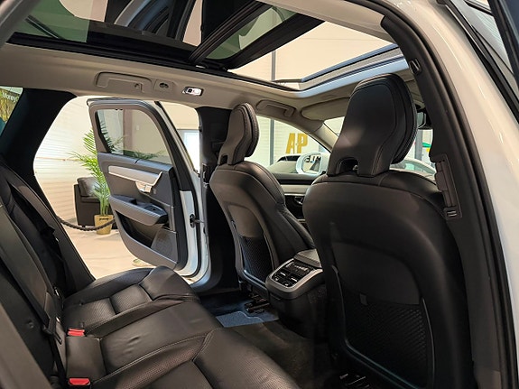Volvo V90 Cross Country 9 of 17