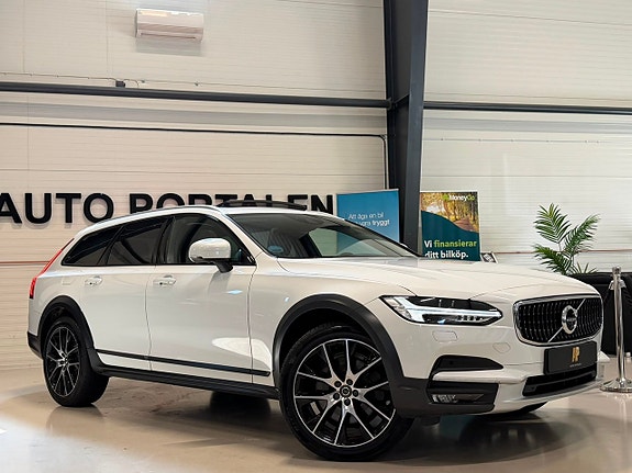Volvo V90 Cross Country 3 of 5