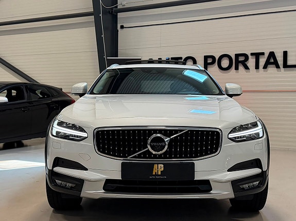 Volvo V90 Cross Country 7 of 17