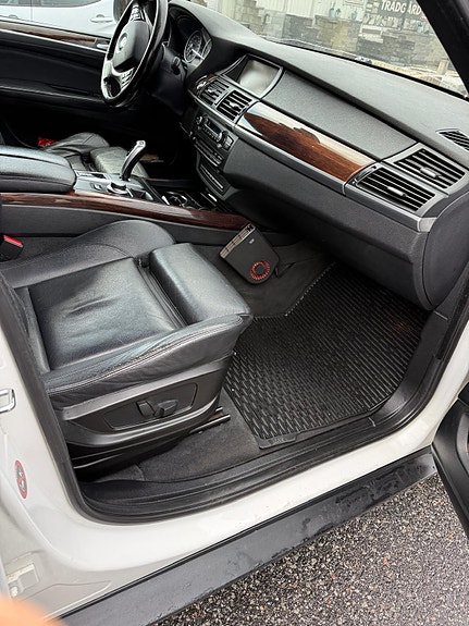 BMW X5 2 of 7