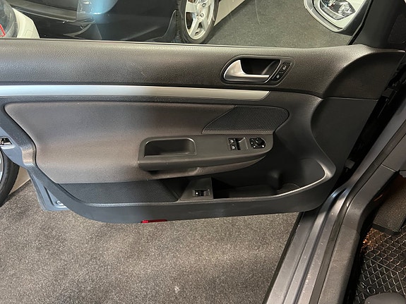 Volkswagen Golf V 25 of 28