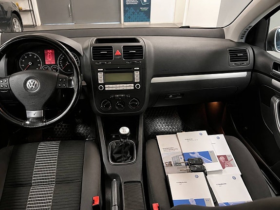 Volkswagen Golf V 9 of 28