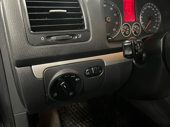 Volkswagen Golf V 24 of 28