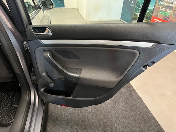 Volkswagen Golf V 22 of 28