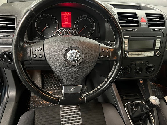 Volkswagen Golf V 17 of 28