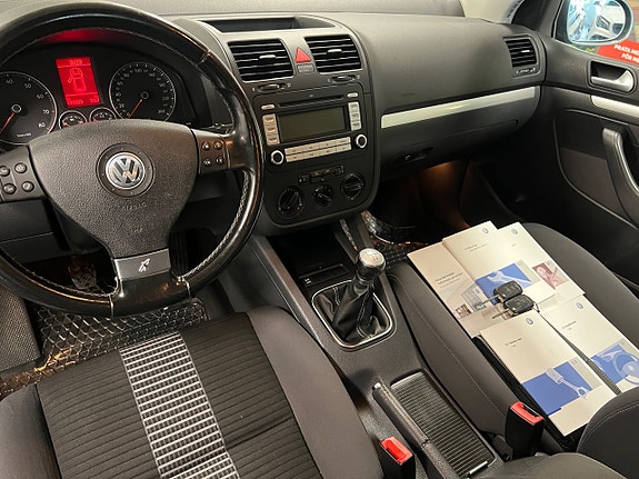 Volkswagen Golf V 15 of 28
