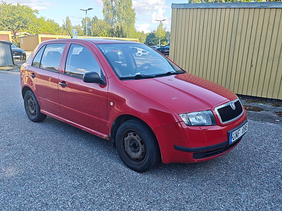 Skoda Fabia 2 of 9