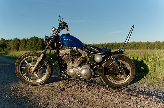 Harley-Davidson Sportster 883 2 of 9
