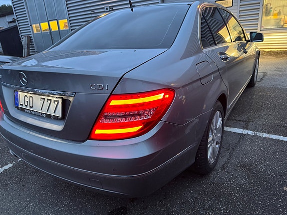 Mercedes-Benz C220 10 of 21