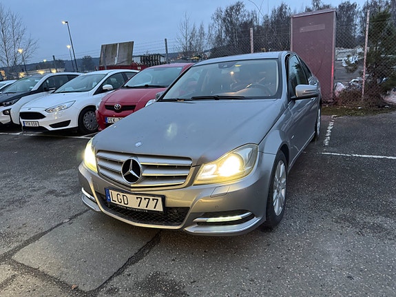 Mercedes-Benz C220 13 of 21
