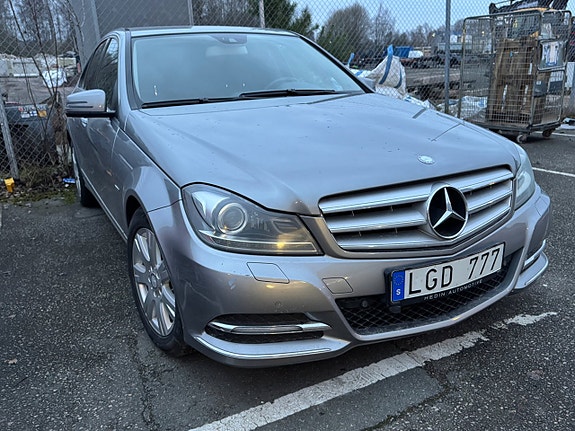Mercedes-Benz C220 8 of 21