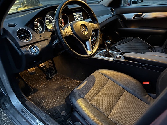 Mercedes-Benz C220 15 of 21