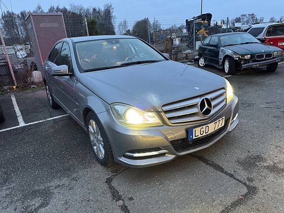 Mercedes-Benz C220 12 of 21