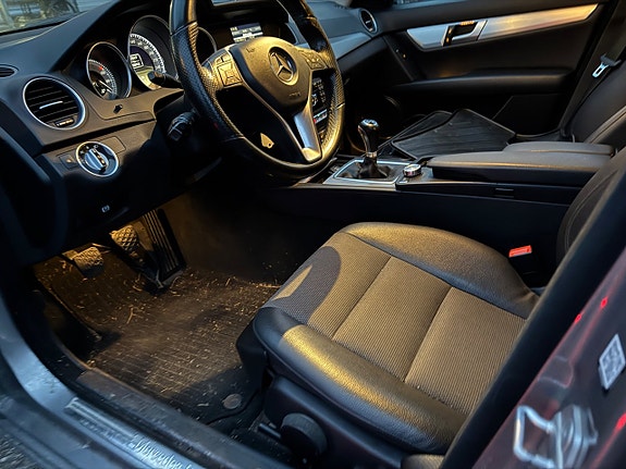 Mercedes-Benz C220 14 of 21