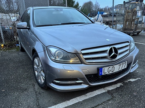 Mercedes-Benz C220 7 of 21