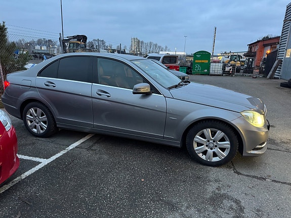 Mercedes-Benz C220 11 of 21
