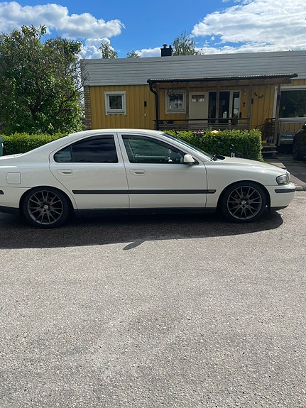 Volvo S60 3 of 5