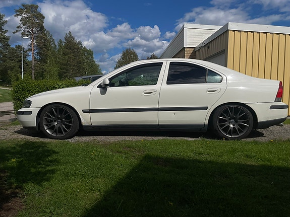 Volvo S60 4 of 5