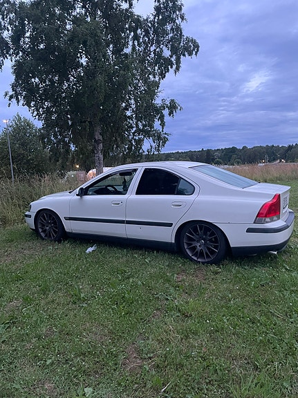 Volvo S60 2 of 5