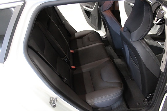 Volvo V60 16 of 17