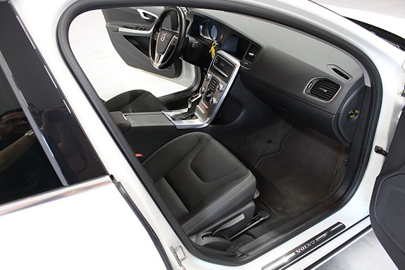Volvo V60 12 of 17