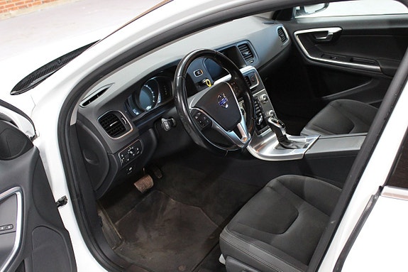 Volvo V60 11 of 17
