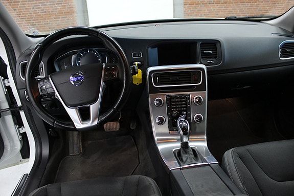 Volvo V60 13 of 17