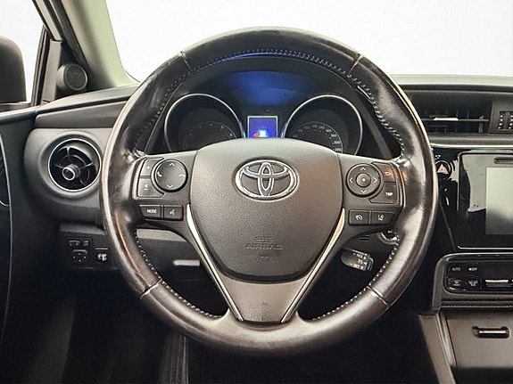 Toyota Auris 13 of 30