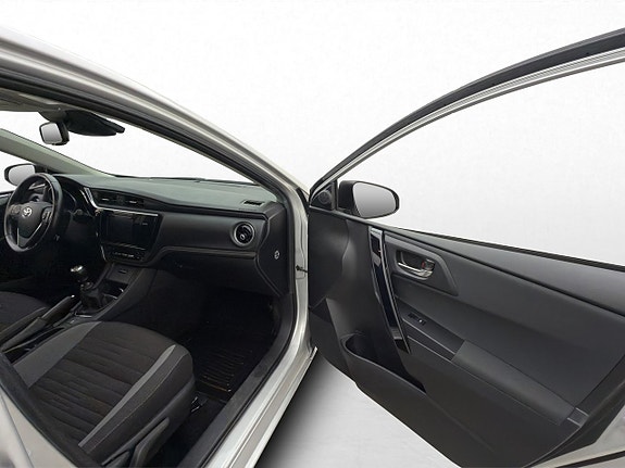 Toyota Auris 25 of 30