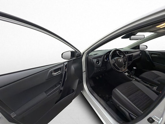 Toyota Auris 10 of 30