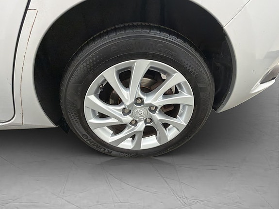 Toyota Auris 29 of 30