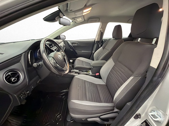 Toyota Auris 11 of 30