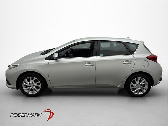 Toyota Auris 5 of 30