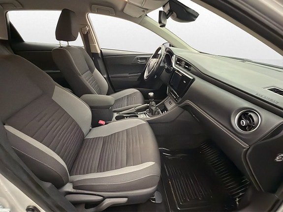 Toyota Auris 24 of 30
