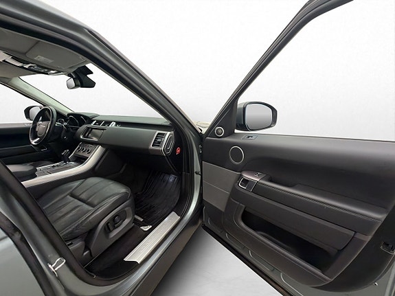 Land Rover Range Rover Sport 28 of 30