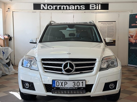 Mercedes-Benz GLK320 2 of 5