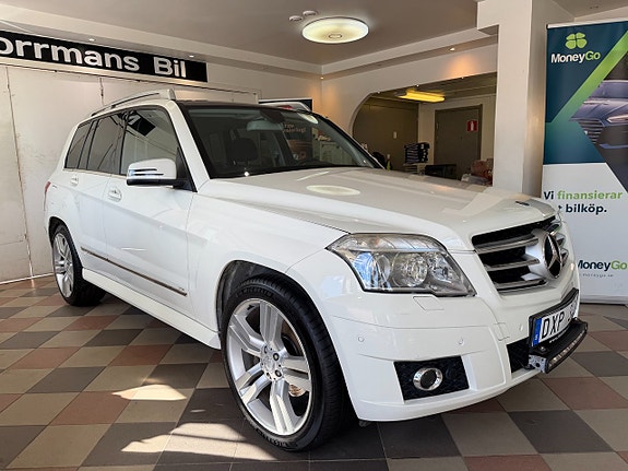 Mercedes-Benz GLK320 5 of 5