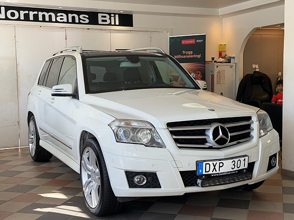 Mercedes-Benz GLK320 3 of 5