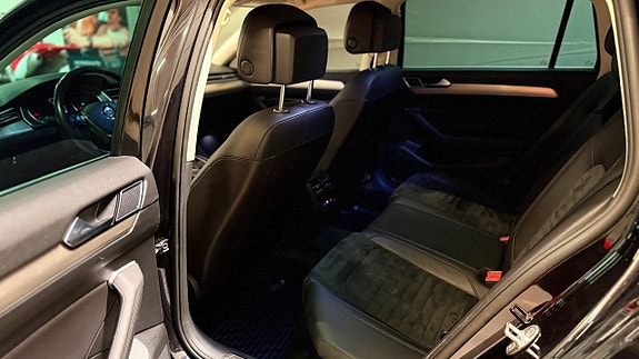 Volkswagen Passat 17 of 21