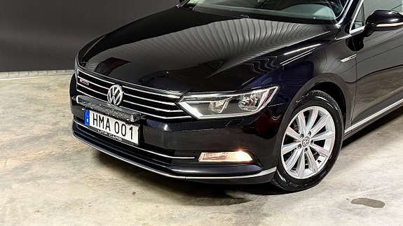 Volkswagen Passat 2 of 21