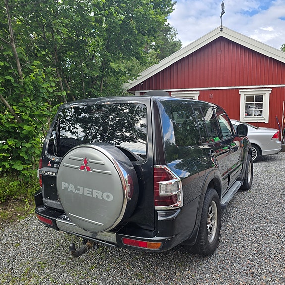 Mitsubishi Pajero 3 of 19